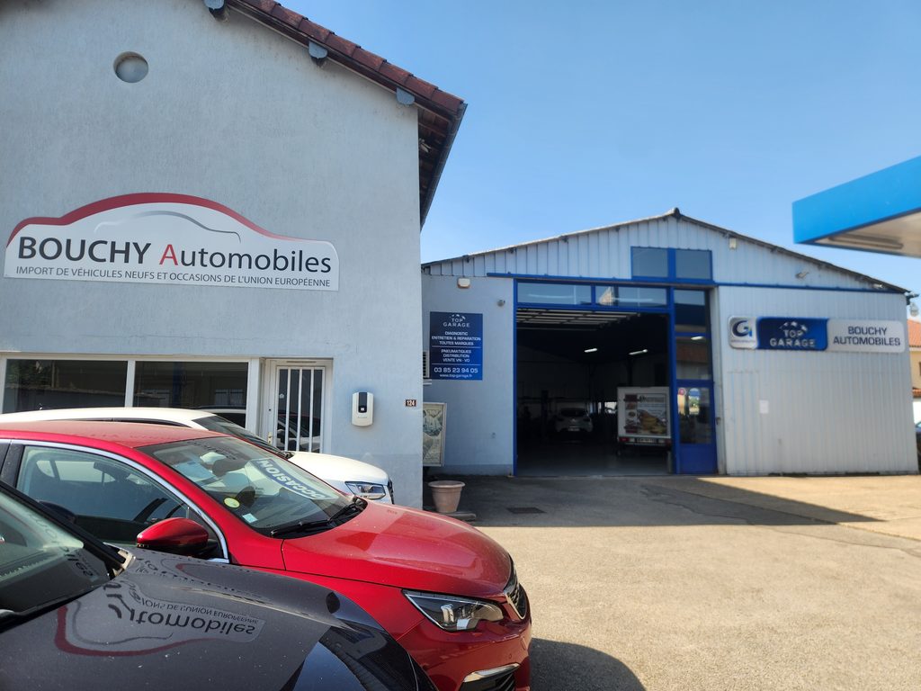 La façade de Bouchy Automobiles et l'atelier Top Garage, 124 Grande Rue à Grièges